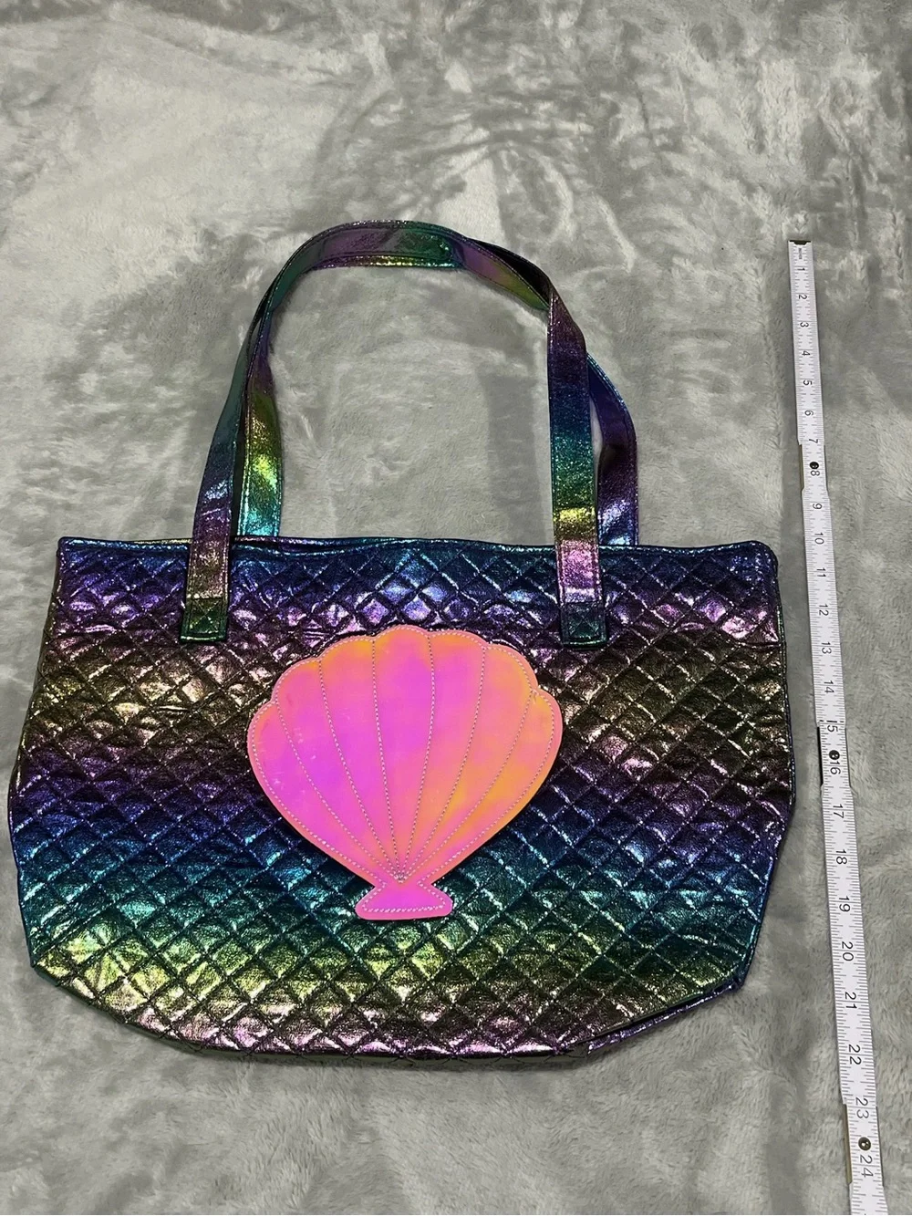 Odiva iridescent quilted